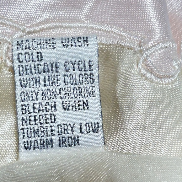 Erica Taylor Vintage Bath Robe Embroidered Satin Finish - Picture 9 of 9